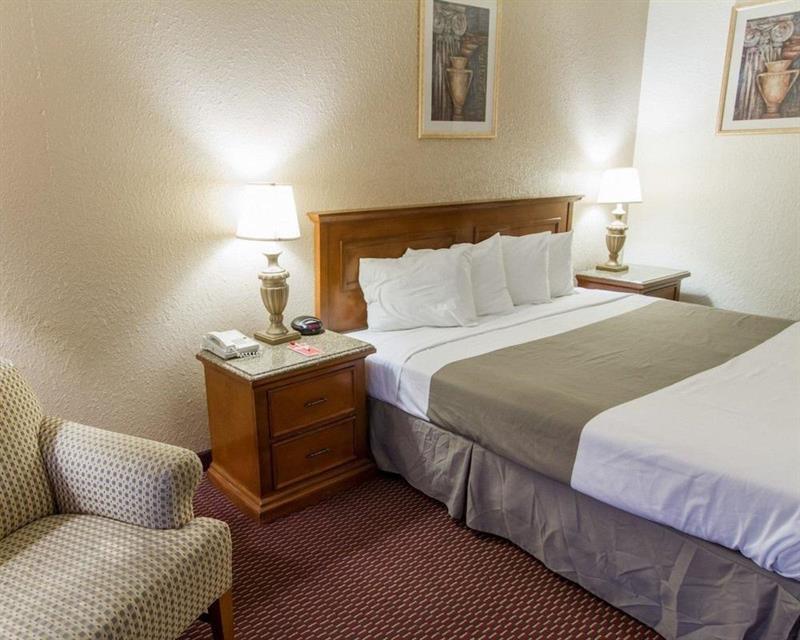 Hotel Surestay By Western Airport 3*