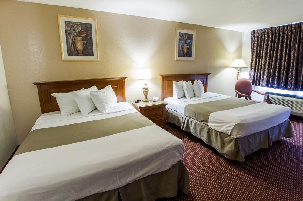 Hotel Surestay By Western Airport 3*