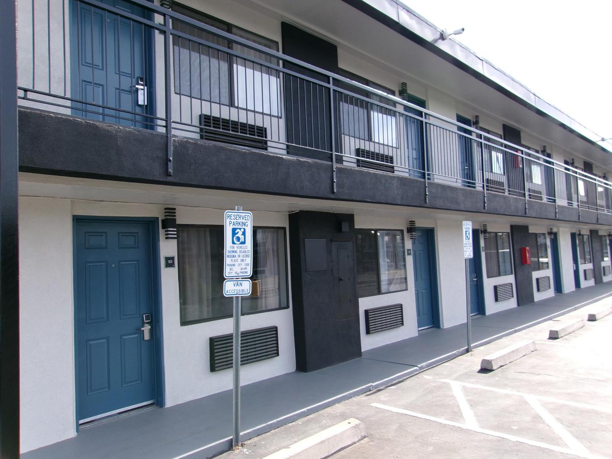 Surestay By Western Airport Hotel