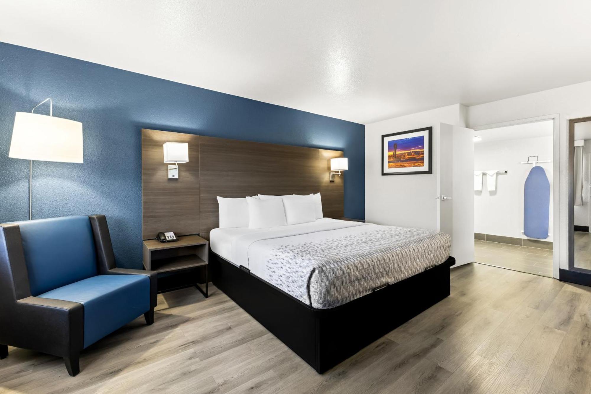 Hotel Surestay By Western Airport 3*