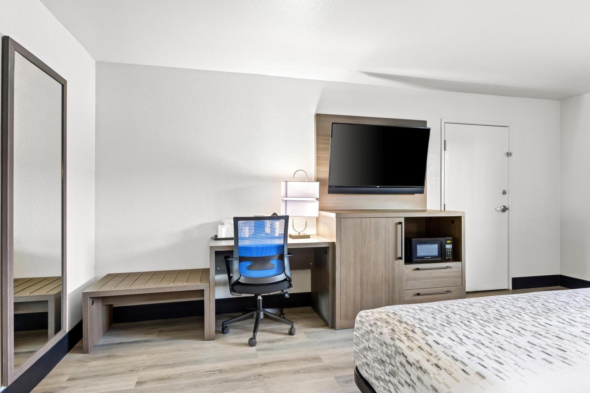 Hotel Surestay By Western Airport