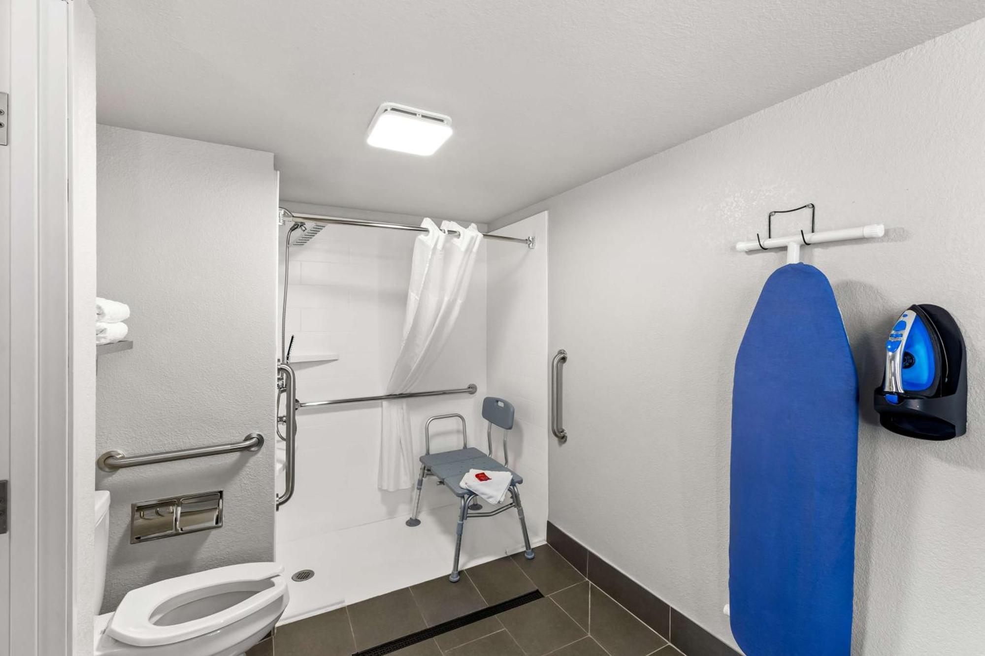 Surestay By Western Airport 3*